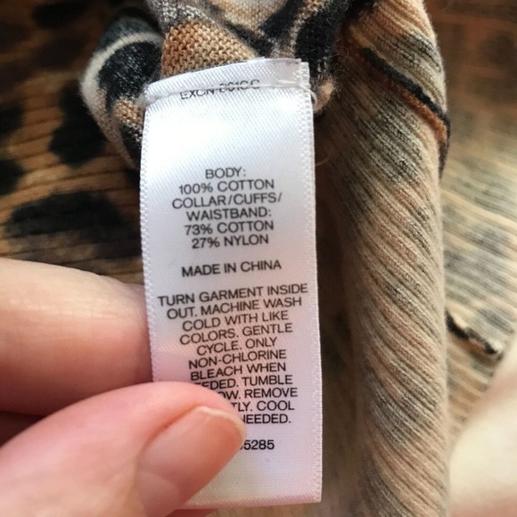 Express Sweater Womens Sz SP Petite Brown Leopard Cotton V Neck Pullover Top - Picture 3 of 9